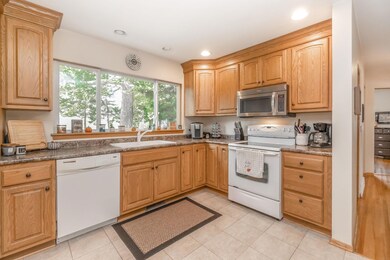 137 Highland Dr, Cedar Falls, IA 50613 - photo 6