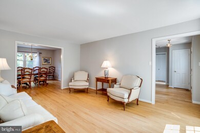 8953 Miller Ln, Vienna, VA 22182 - photo 4