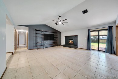 8906 S 200th East Ave, Broken Arrow, OK 74014 - photo 5