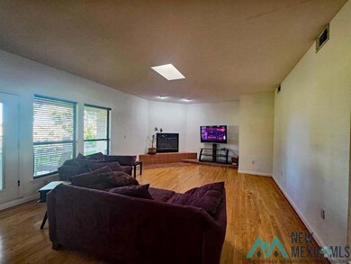 809 Colonial Ct, Carlsbad, NM 88220 - photo 4