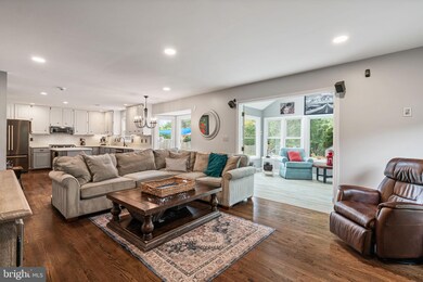 15032 Greenmount Dr, Woodbridge, VA 22193 - photo 6