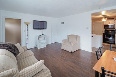 210 Cedar St-104