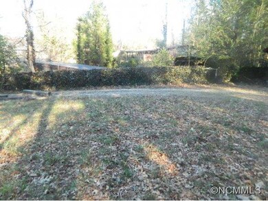 546 Waddell Dr, Hendersonville, NC 28792 - photo 2