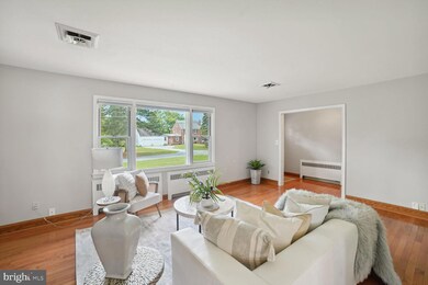 15107 Liberty Grove Dr, Burtonsville, MD 20866 - photo 4