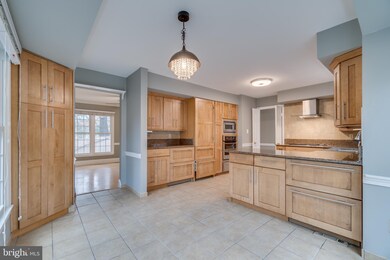 2069 Cobblestone Ln, Reston, VA 20191 - photo 4