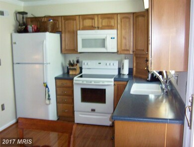 15275 Valley Stream Dr, Woodbridge, VA 22191 - photo 2