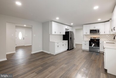 132 S Columbia St, Woodbury, NJ 08096 - photo 2