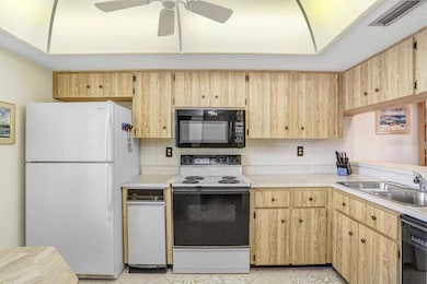 kitchen with ceiling fan