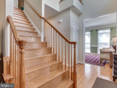 9978 Cyrandall Dr, Oakton, VA 22124 - photo 5