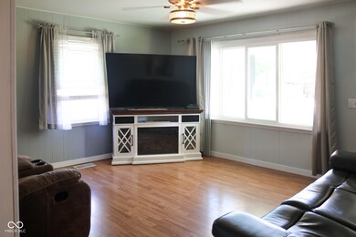 704 Della Rd, Columbus, IN 47203 - photo 6