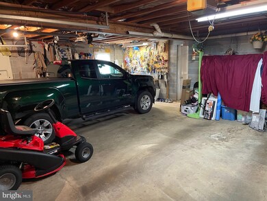 932 Redwood Dr, Waynesboro, PA 17268 - photo 3