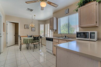 006-Eat In Kitchen