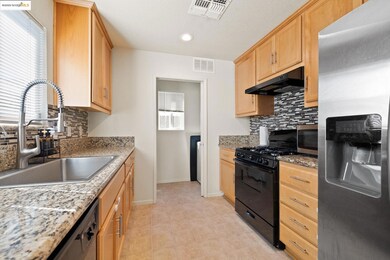 386 Paige Ln, Merced, CA 95341 - photo 2