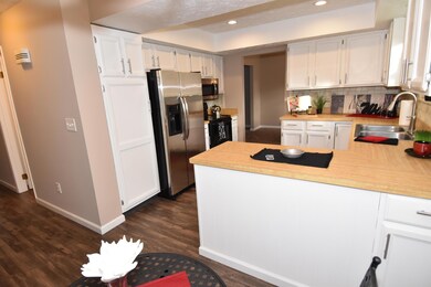 170 Laurel - 30