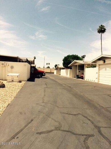 10879 W Santa fe Dr, Sun City, AZ 85351 - photo 4