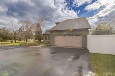 16 Delar Pkwy, Franklin Park, NJ 08823 - photo 2