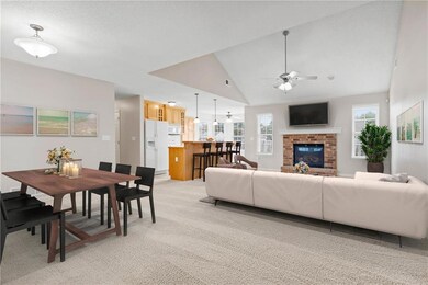 809 Cypress Ct, Raymore, MO 64083 - photo 3