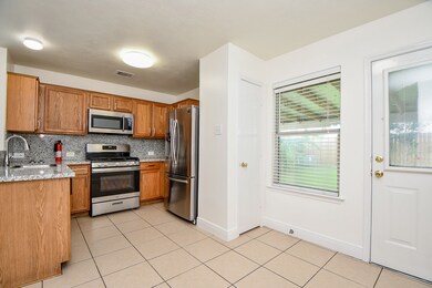 8907 Doak Ln, Houston, TX 77075 - photo 7