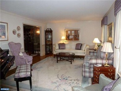 337 Evergreen Dr, North Wales, PA 19454 - photo 2