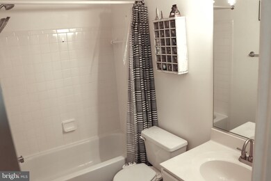 8043 Lantern Ct unit 128, Manassas, VA 20109 - photo 7