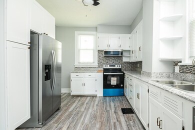 VBV_1036-Edit_312_W_CHARLES_ST_KIT