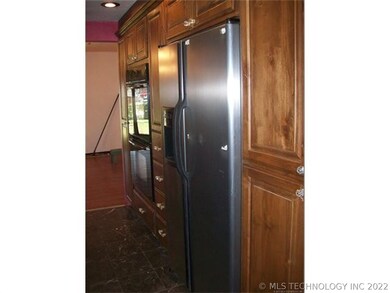 102 N Orphan St, Pryor, OK 74361 - photo 4