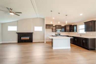 1312 Beringer Ct NE, Cedar Rapids, IA 69083 - photo 2