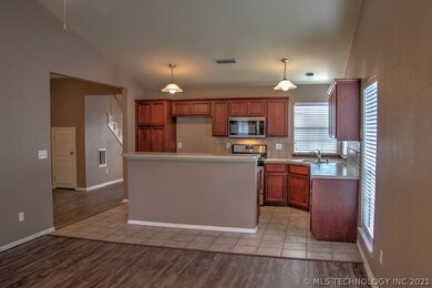 1606 W Vicksburg Place, Broken Arrow, OK 74011 - photo 5