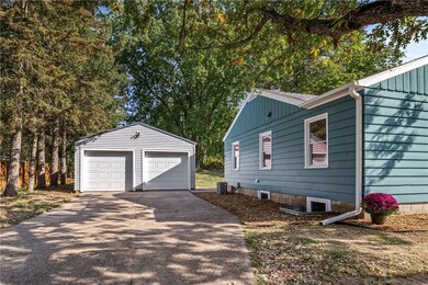 1109 Boulevard Place, Eau Claire, WI 54703 - photo 3