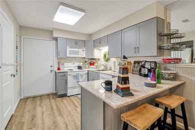 Foyer/Kitchen