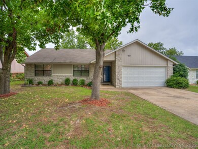 3014 S Narcissus Place, Broken Arrow, OK 74012 - photo 2