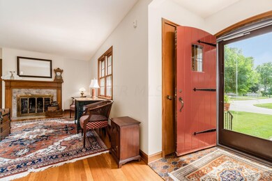 Foyer to Living Rm