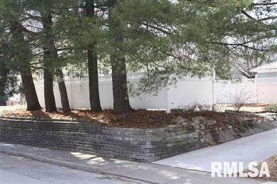 1027 E High St, Davenport, IA 52803 - photo 3