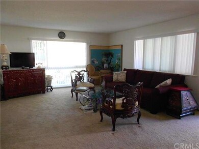 Spacious living room
