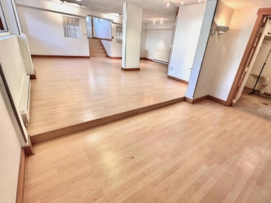 SIzable owners suite -Bedroom 1 or income earning suite