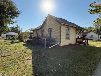 301 N 6th St, Fairfield, IA 52556 - photo 6