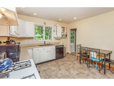 1703 E Ave NW, Cedar Rapids, IA 52405 - photo 4