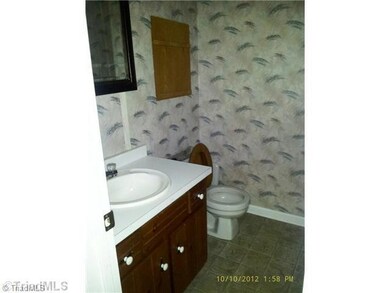 883 Oakwood Acres Rd, Asheboro, NC 27205 - photo 6