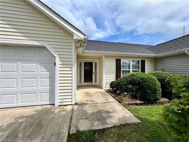 4424 Single Tree Ln, High Point, NC 27265 - photo 4