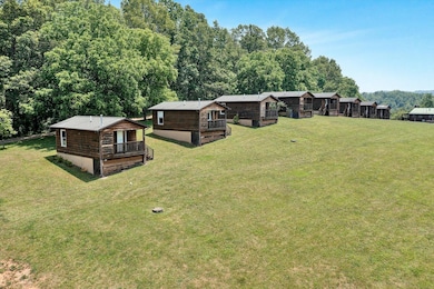 8 Guest Cabins