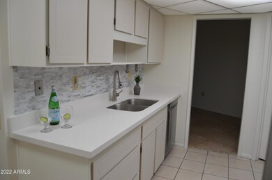 10560 W Ocotillo Dr unit 39, Sun City, AZ 85373 - photo 3