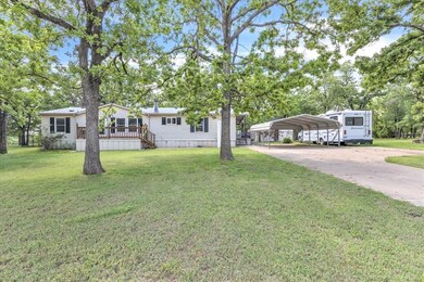Manufactured / mobile home with a carport, concret