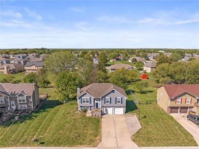 802 Meadow Ln, Raymore, MO 64083 - photo 2