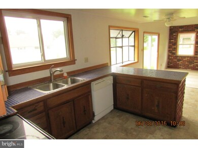 123 Peachwood Dr, Swedesboro, NJ 08085 - photo 6