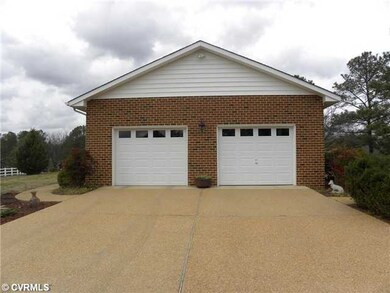 Parking Lot/Garage - Side Entry Garage