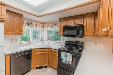 1149 SE Spy Glass Ridge Dr, Lincoln City, OR 97367 - photo 7