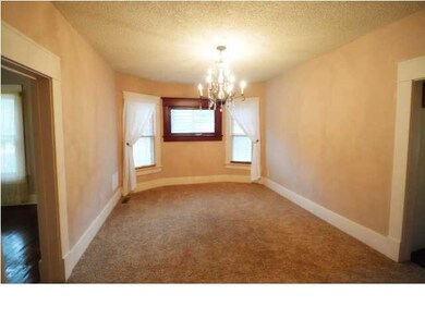 New Carpet and paint throughout