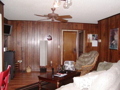 2525 Cherrywood Ln- Family Rm- 2