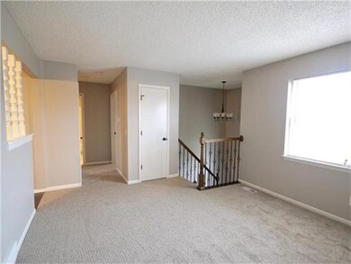 Large Living Room *Pic from 1227 E Cothrell (simil