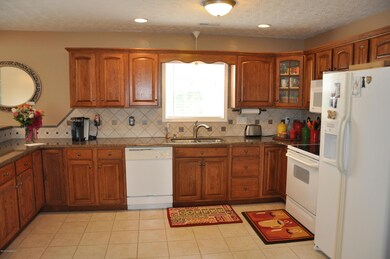 141 Scenic View Dr, Mount Washington, KY 40047 - photo 4